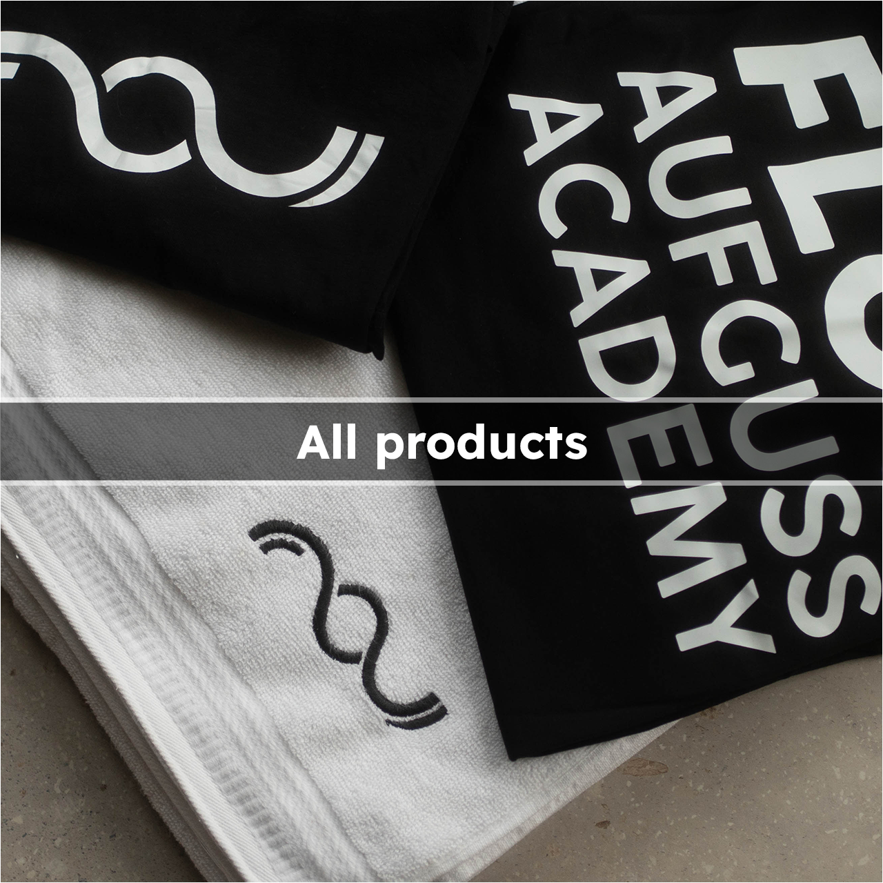 Bogdan Albu holding an aufguss waving towel with the Flow Aufguss Academy logo on it