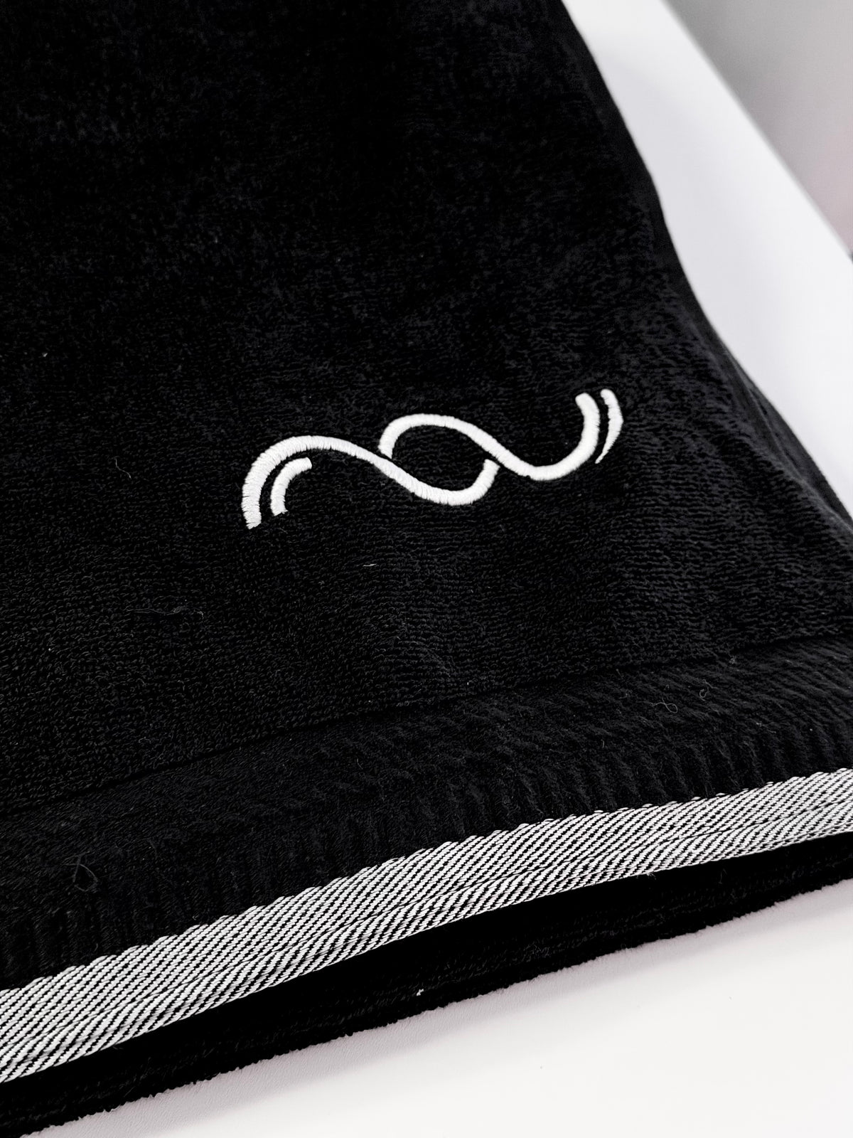 Black Aufguss Waving Towel with Logo 100cm x 150cm – Flow Aufguss 